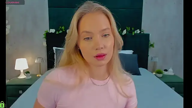 Melanie Ryer online show from November 2025 01:06:01 AM