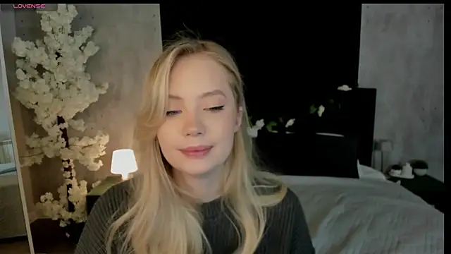 Melanie Ryer online show from December 2025 12:27:01 AM