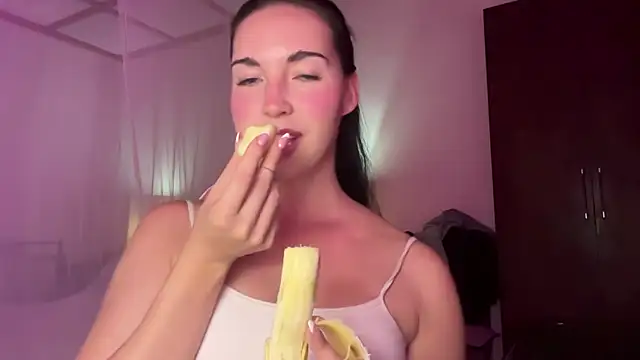 Snapshot of Bae_Belle chatting on November 2025 06:22:02 PM Bae Belle online show from November 2025 06:22:02 PM