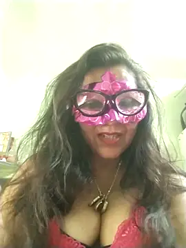 Snapshot of LOVE__RANI chatting on November 2025 06:21:01 PM LOVE RANI online show from November 2025 06:21:01 PM