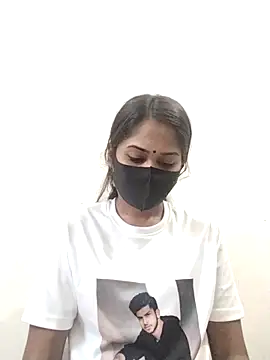 Green LaDY66 online show from November 2025 11:01:02 AM