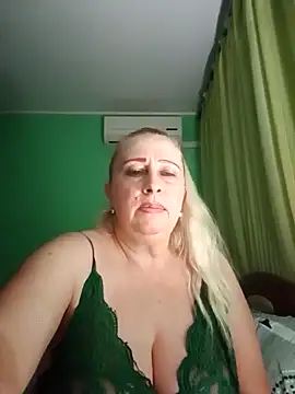 Snapshot of Esenia505 chatting on October 2025 04:19:01 PM Esenia505 online show from October 2025 04:19:01 PM