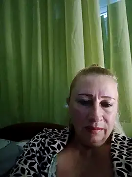 Snapshot of Esenia505 chatting on November 2025 05:43:02 AM Esenia505 online show from November 2025 05:43:02 AM