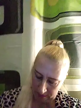 Snapshot of Esenia505 chatting on November 2025 04:01:01 AM Esenia505 online show from November 2025 04:01:01 AM