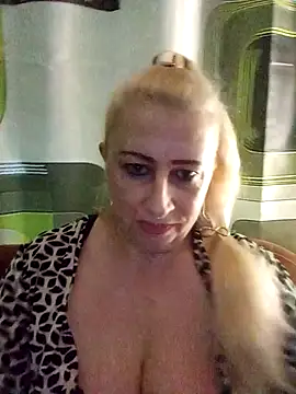 Snapshot of Esenia505 chatting on November 2025 10:07:01 AM Esenia505 online show from November 2025 10:07:01 AM