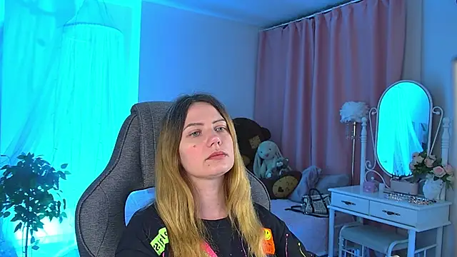 Snapshot of AleksaLaurent chatting on November 2025 06:01:01 AM AleksaLaurent online show from November 2025 06:01:01 AM