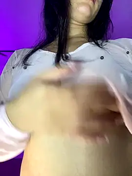 Snapshot of Sara-215 chatting on November 2025 06:13:01 AM Sara-215 online show from November 2025 06:13:01 AM