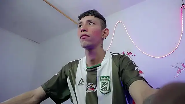 The latin boy online show from November 2025 08:29:01 PM