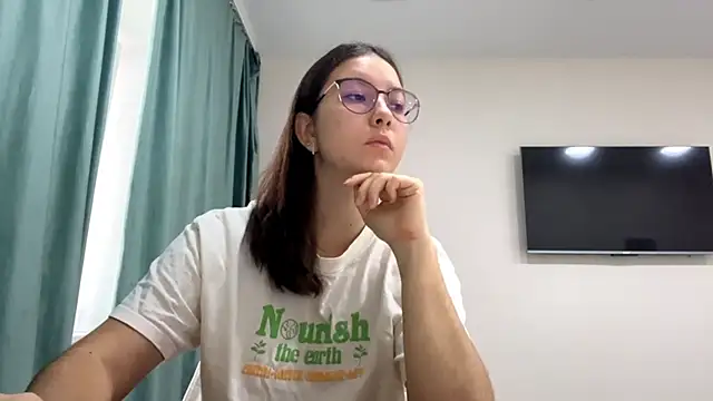 Snapshot of Allisgree chatting on November 2025 07:19:01 AM Allisgree online show from November 2025 07:19:01 AM