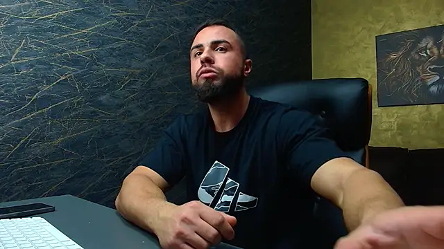 Snapshot of HayesWood chatting on November 2025 05:39:02 AM HayesWood online show from November 2025 05:39:02 AM