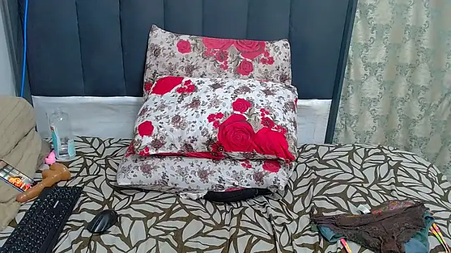 SwaziBeauty online show from November 2025 01:48:02 AM