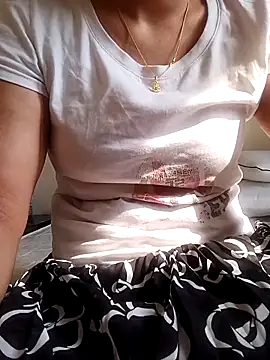 Snapshot of sweetpattu chatting on November 2025 10:06:02 AM sweetpattu online show from November 2025 10:06:02 AM