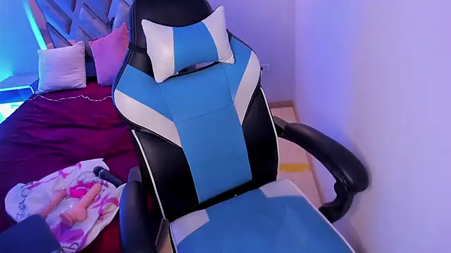 Snapshot of Julietta01 chatting on November 2025 03:41:01 AM Julietta01 online show from November 2025 03:41:01 AM