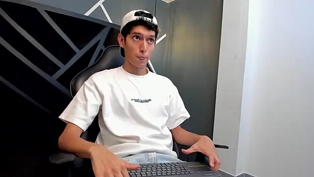 Snapshot of Niick_Carter chatting on November 2025 11:26:01 PM Niick Carter online show from November 2025 11:26:01 PM