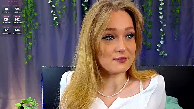 Snapshot of VanessaLightDiamond chatting on November 2025 04:34:02 AM VanessaLightDiamond online show from November 2025 04:34:02 AM