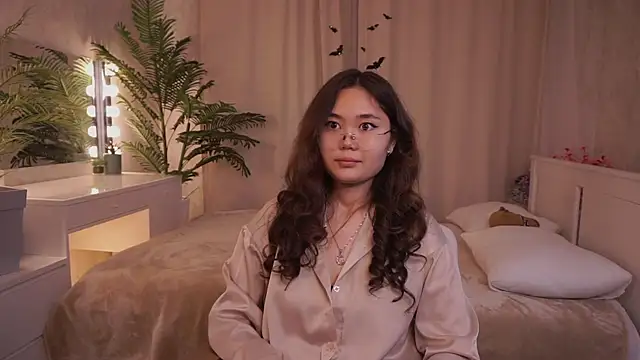 Snapshot of LeanoraBierod chatting on October 2025 01:45:01 PM LeanoraBierod online show from October 2025 01:45:01 PM