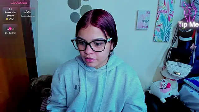 Emma boo online show from December 2025 07:07:02 PM