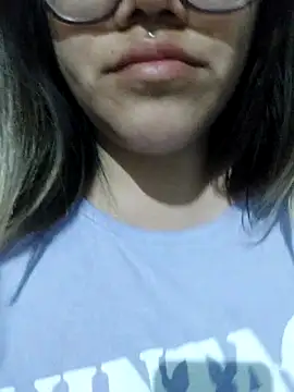 Snapshot of Camilu23 chatting on October 2025 10:34:02 PM Camilu23 online show from October 2025 10:34:02 PM