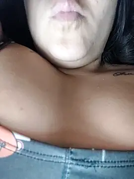 Camilu23 online show from December 2025 07:08:02 PM