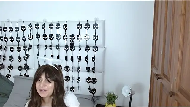 Caroline belle online show from November 2025 03:41:01 AM