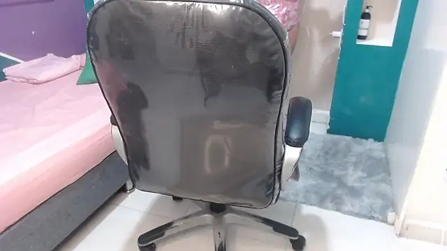 gygyfox online show from November 2025 10:31:01 PM