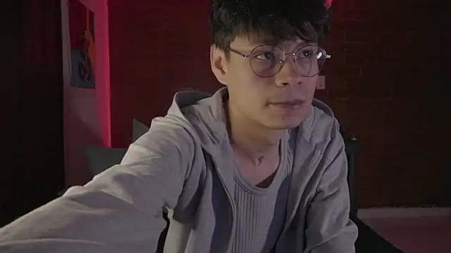 Snapshot of estmonnn chatting on December 2025 12:18:01 AM estmonnn online show from December 2025 12:18:01 AM