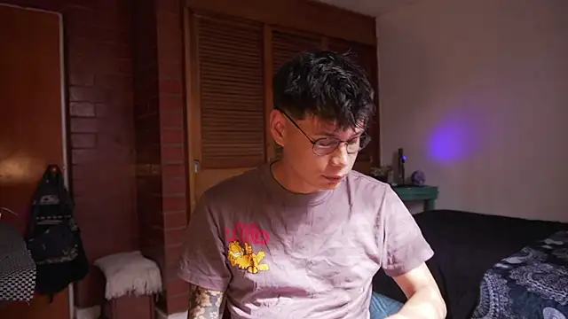 Snapshot of estmonnn chatting on January 2026 07:40:01 PM estmonnn online show from January 2026 07:40:01 PM