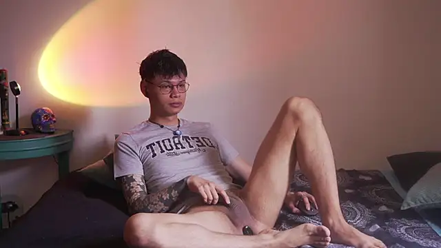 Snapshot of estmonnn chatting on January 2026 04:11:01 PM estmonnn online show from January 2026 04:11:01 PM