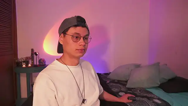 Snapshot of estmonnn chatting on February 2026 03:25:01 AM estmonnn online show from February 2026 03:25:01 AM