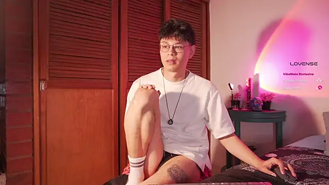 estmonnn online show from April 2026 01:42:02 AM