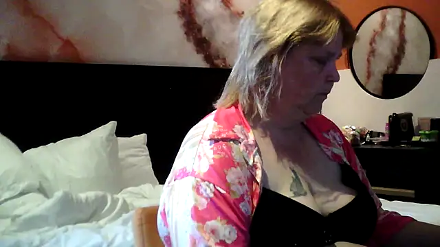 Snapshot of Sylviastar46 chatting on May 2026 03:08:02 PM Sylviastar46 online show from May 2026 03:08:02 PM