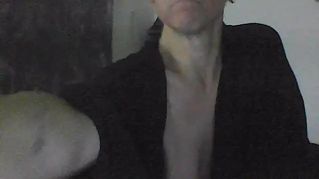 Karebearz1 online show from April 2026 11:33:01 AM