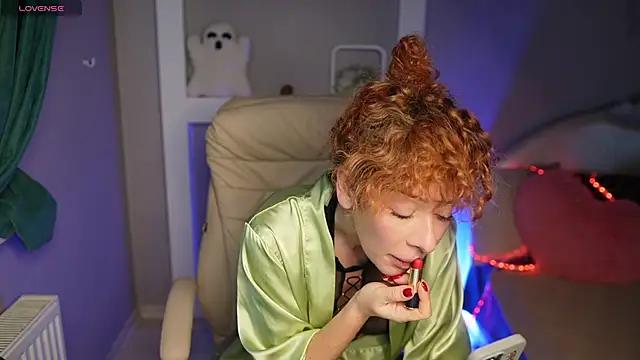 Snapshot of SophieTynes chatting on November 2025 08:26:02 AM SophieTynes online show from November 2025 08:26:02 AM