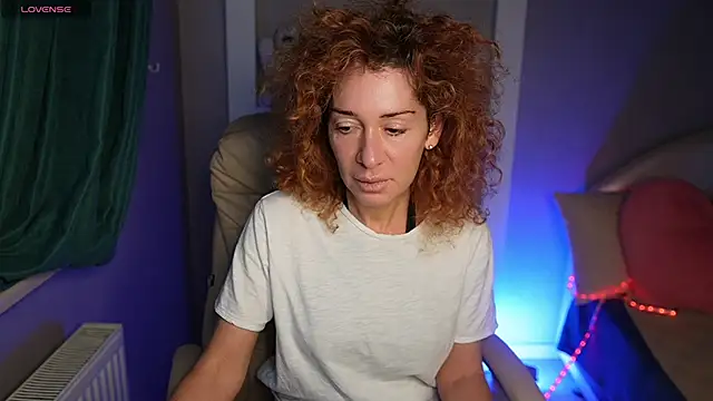 Snapshot of SophieTynes chatting on November 2025 08:57:01 AM SophieTynes online show from November 2025 08:57:01 AM