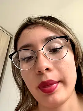 vanessa-242424 online show from December 2025 06:39:01 PM