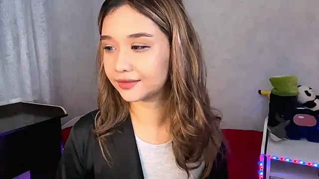 Snapshot of LovelyLara chatting on November 2025 06:17:01 PM LovelyLara online show from November 2025 06:17:01 PM