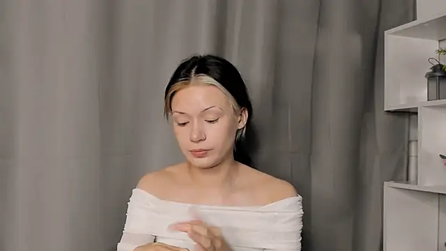 BrandiFraise online show from November 2025 01:46:01 PM