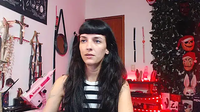 Snapshot of CarrieBurton chatting on November 2025 04:07:02 PM CarrieBurton online show from November 2025 04:07:02 PM