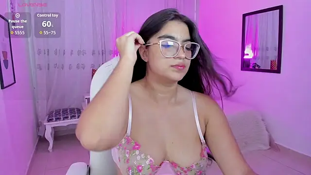 Luna Jonnes1 online show from May 2026 07:22:02 PM