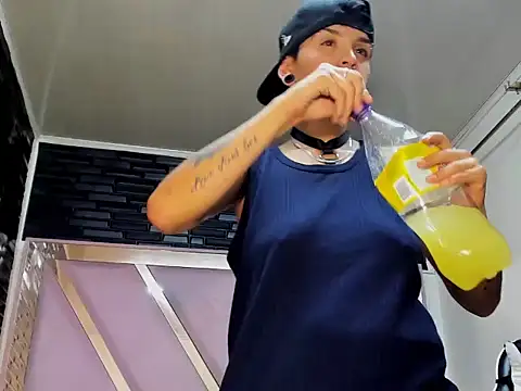 Snapshot of SubGirlRs chatting on October 2025 05:20:02 AM SubGirlRs online show from October 2025 05:20:02 AM