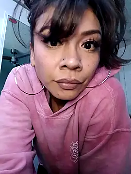 MZThang2Kute online show from November 2025 08:13:02 AM