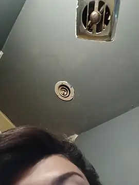 MZThang2Kute online show from November 2025 04:41:02 PM