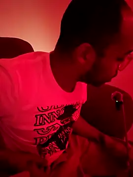 Snapshot of TraddyZaddy chatting on November 2025 04:58:02 AM TraddyZaddy online show from November 2025 04:58:02 AM