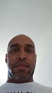 Snapshot of TraddyZaddy chatting on November 2025 08:43:01 PM TraddyZaddy online show from November 2025 08:43:01 PM