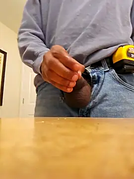 Snapshot of TraddyZaddy chatting on December 2025 06:14:03 PM TraddyZaddy online show from December 2025 06:14:03 PM