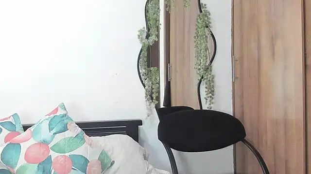 MailynAndNick online show from April 2026 07:37:02 PM