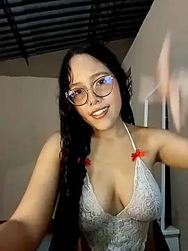 Snapshot of Sweett_Ladie chatting on November 2025 11:14:02 PM Sweett Ladie online show from November 2025 11:14:02 PM