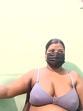 Snapshot of tamil_Nithya_J chatting on May 2026 01:05:02 PM tamil Nithya J online show from May 2026 01:05:02 PM