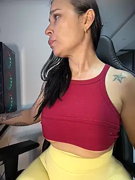 Snapshot of Natural_BIGASS_Nina chatting on June 2026 10:10:01 PM Natural BIGASS Nina online show from June 2026 10:10:01 PM