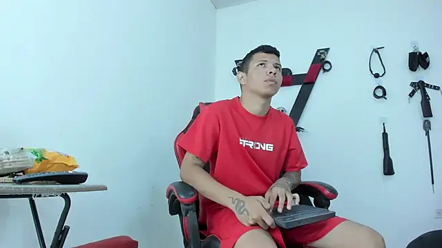 Steven19 LatinBoy online show from November 2025 11:43:02 AM